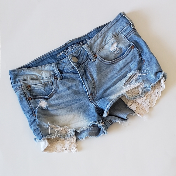 AMERICAN EAGLE OUTFITTERS RIPPED JEAN SHORTS